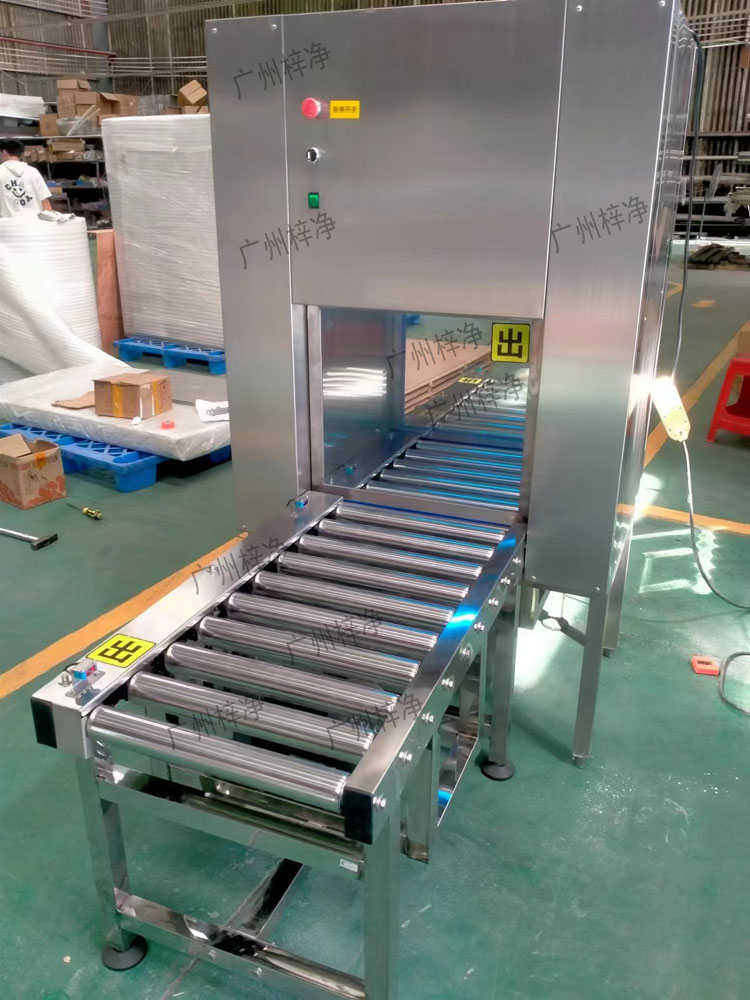 將需要傳遞的物品放置在輸送線傳遞窗的指定位置，確保物品穩固。