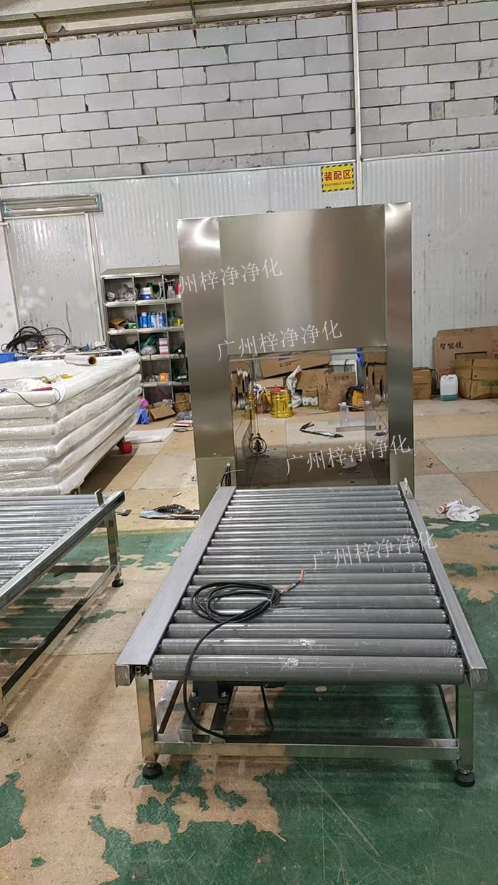 自動門層流傳遞窗可配合輸送線兩端設有自動門，實現物品的自動進出，減少人工操作。