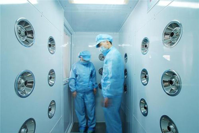 啟動風淋室按下啟動按鈕，風淋室開始工作，風機啟動，過濾器開始過濾空氣。