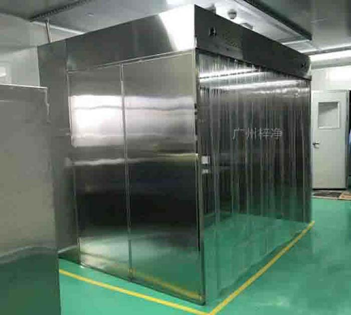 潔凈層流罩通過特殊的氣流組織，形成均勻、穩定的氣流層，確保工作區域內的空氣潔凈度。