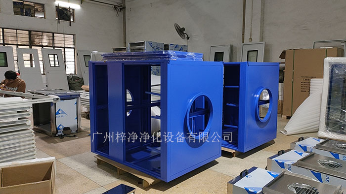 空氣過濾箱內(nèi)部結(jié)構(gòu)裝的初效空氣過濾器，高效空氣過濾器，風(fēng)機(jī)。