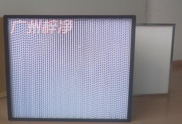 HS有隔板高效過濾器可廣泛用于光學電子、LCD液晶制造，生物醫藥、精密儀器、飲料食品，PCB印刷等行業無塵凈化車間的空調末端送風處。